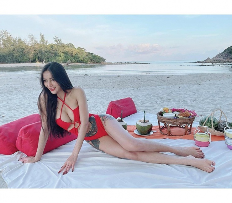 Hot girl Thái Lan diện bikini khoe hình xăm nơi hiểm hóc - 3