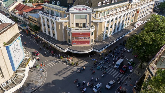 Ngã tư Hàng Khay - Hàng Bài - Tràng Tiền - Đinh Tiên Hoàng, quận Hoàn Kiếm - những con phố có giá đất cao nhất Hà Nội. Ảnh: Giang Huy