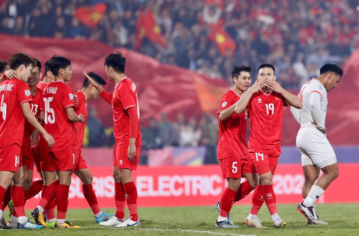 4 anh hào vào bán kết AFF Cup: ĐT Việt Nam hẹn Thái Lan đá chung kết trong  mơ