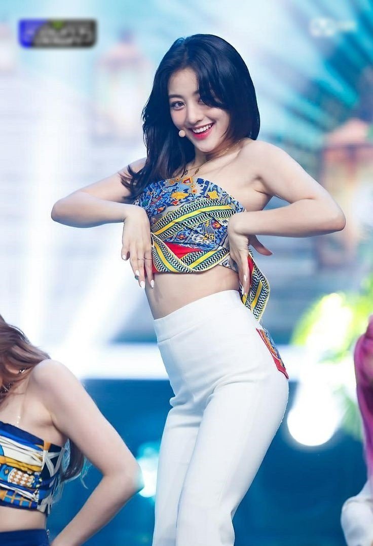 Jihyo có 10 năm làm thực tập sinh trước khi được ra mắt trong nhóm Twice năm 2015.