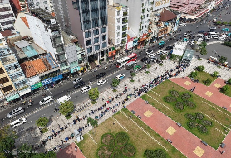 Thành phố Hồ Chí Minh: Hàng nghìn người dân háo hức trải nghiệm tuyến Metro đầu tiên, đánh dấu một cột mốc lịch sử