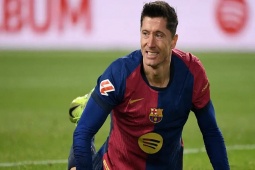 Sao 20 tuổi "mắng" Lewandowski ngay trên sân, Barca cố gắng sửa chữa sai lầm