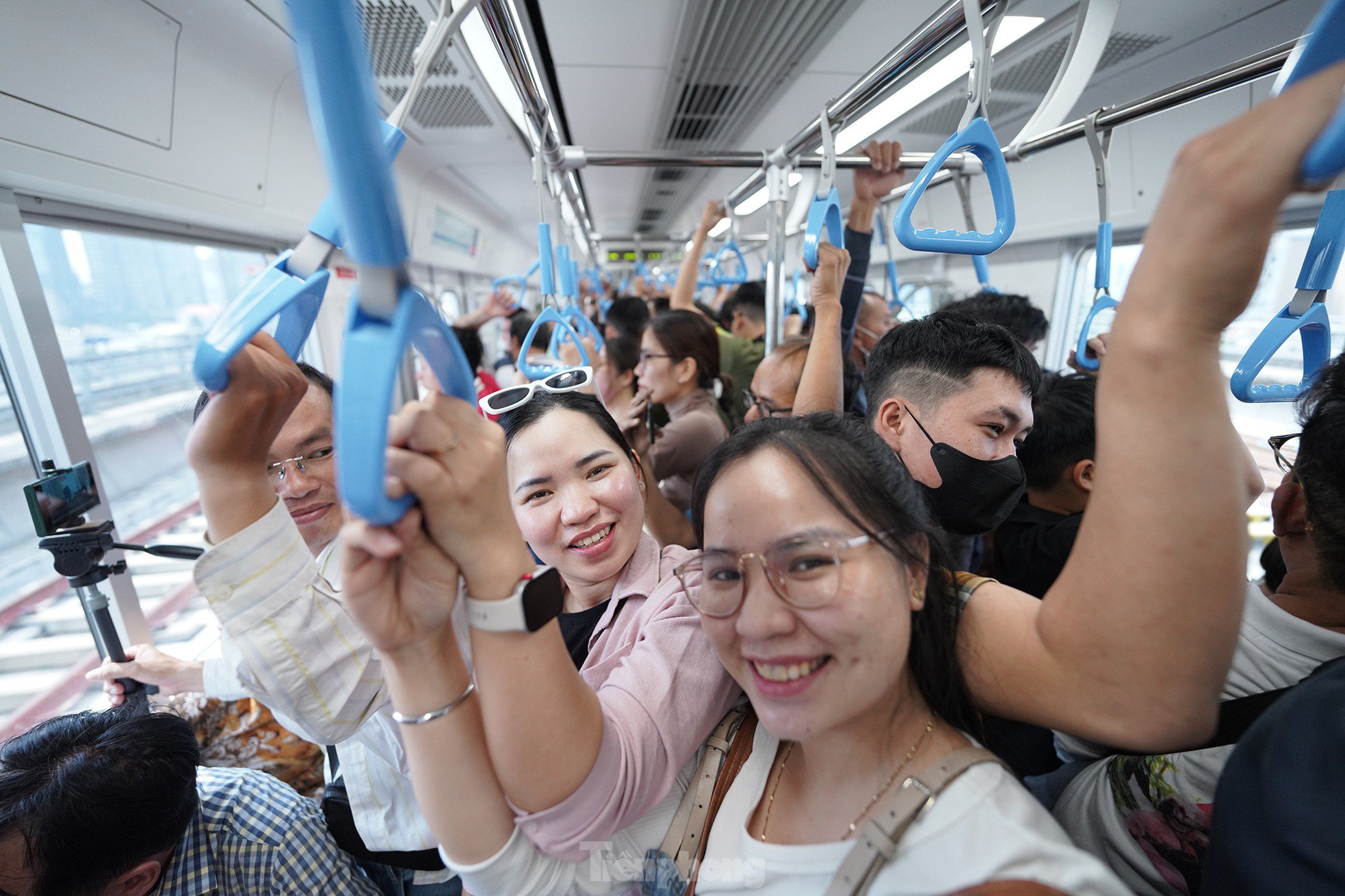 Cảm nhận của người dân sau khi chính thức &#39;vi vu&#39; trên metro số 1 - 7