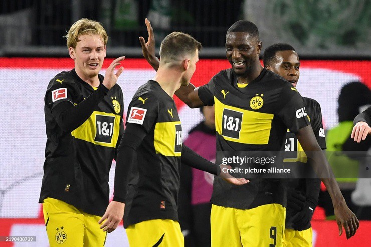 Dortmund đại thắng trên sân khách