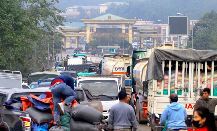 Phiên chợ biên giới Nậm Cắn là nơi giao thương hàng hóa cũng là nơi giao lưu nét đẹp văn hóa của người dân 2 nước Việt Nam - Lào. Vậy nên ai cũng muốn một lần được ghé thăm để thưởng thức không khí, mua sắm những sản phẩm độc đáo tại phiên chợ này.