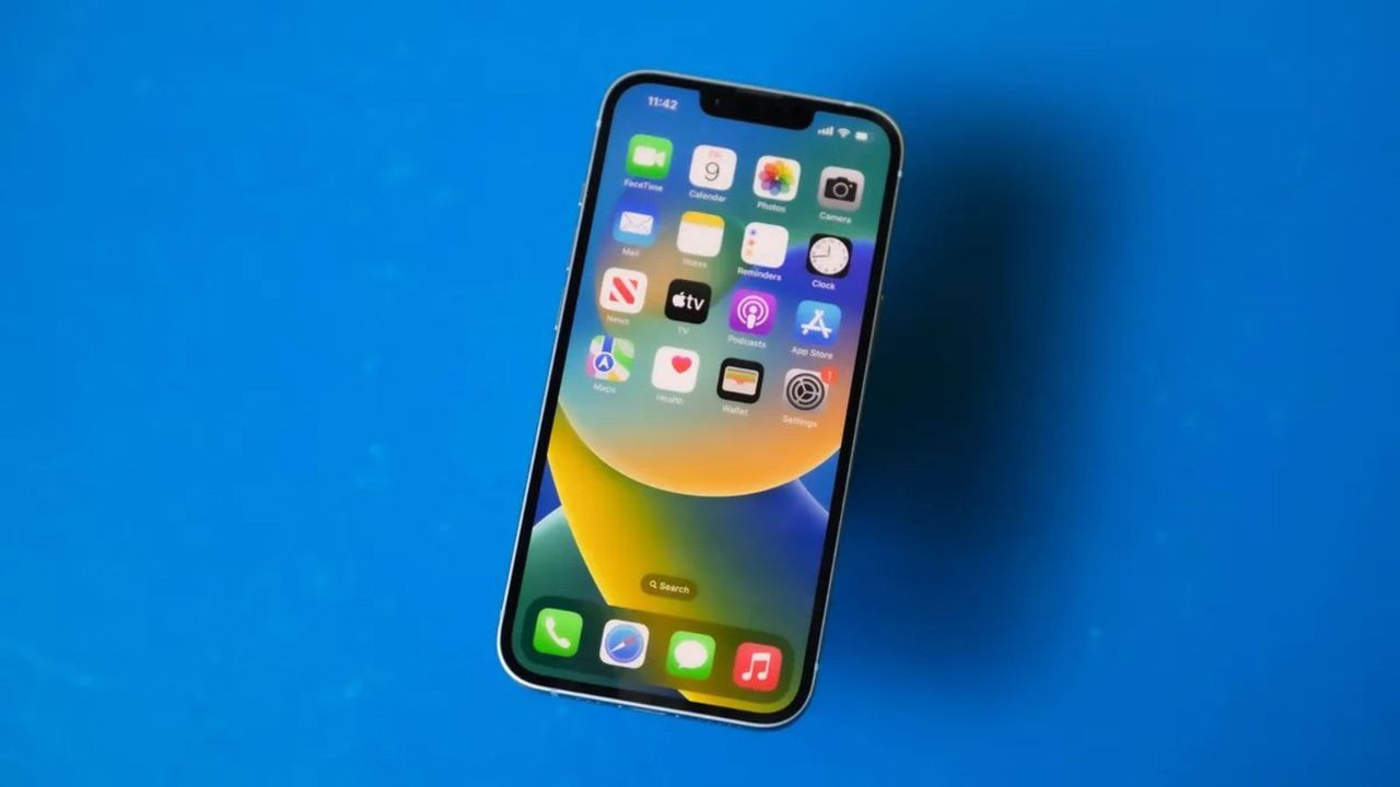 Phần chứa Face ID và camera trước trên iPhone 14&nbsp;được thu gọn, giúp mở rộng không gian hiển thị.