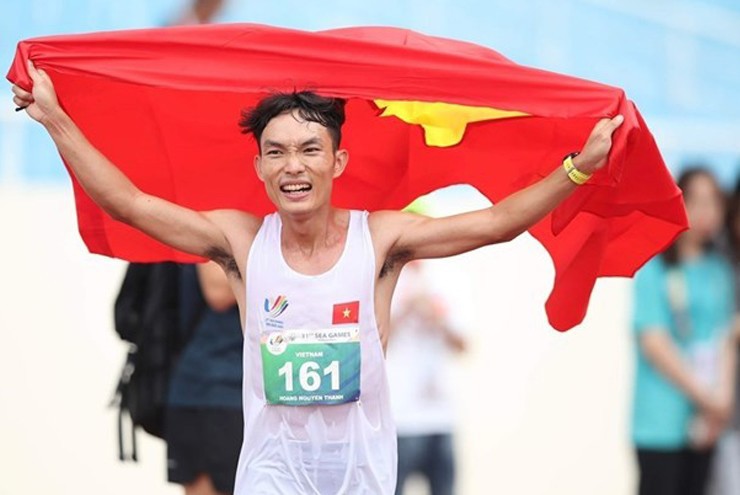 Hoàng Nguyên Thanh lập kỷ lục marathon nam