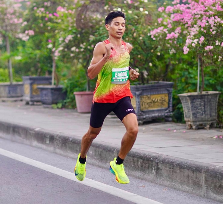 Nguyễn Văn Lai thiết lập kỷ lục cá nhân&nbsp;tại&nbsp;hệ thống VnExpress Marathon