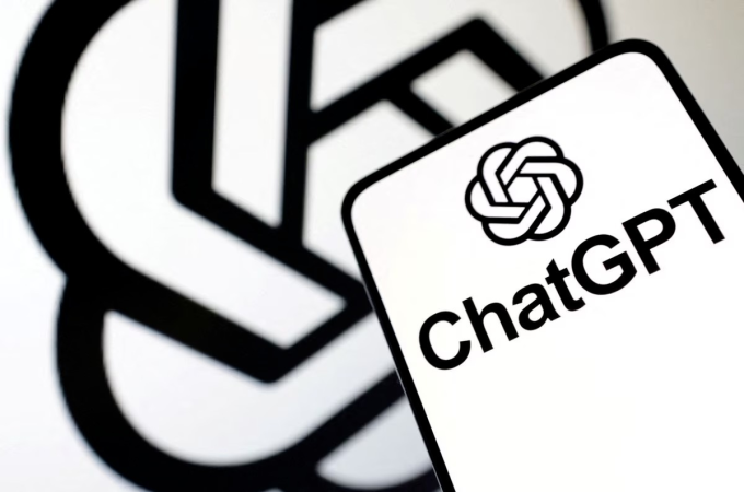 Logo ChatGPT trên smartphone. Ảnh: Reuters