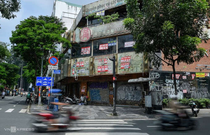 Mặt bằng trên đường Lý Tự Trọng - Trương Định, quận 1 đóng cửa. Ảnh: Thanh Tùng