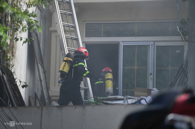 Cháy lớn quán bar sau chợ Bến Thành, 4 thợ sửa chữa may mắn thoát chết