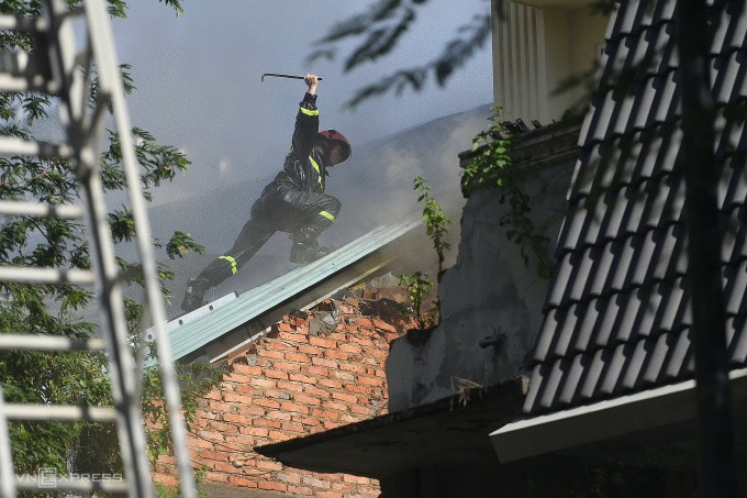 Cháy lớn quán bar sau chợ Bến Thành, 4 thợ sửa chữa may mắn thoát chết