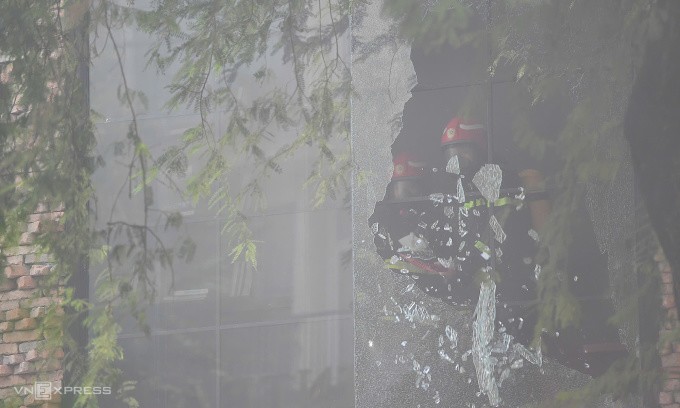 Cháy lớn quán bar sau chợ Bến Thành, 4 thợ sửa chữa may mắn thoát chết