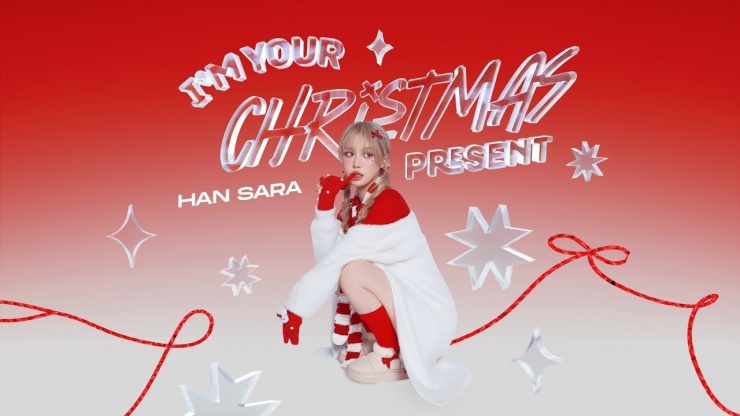 Khác một đoạn nhạc trên TikTok, MV I'm your Christmas Present của Han Sara có sức hút kém.