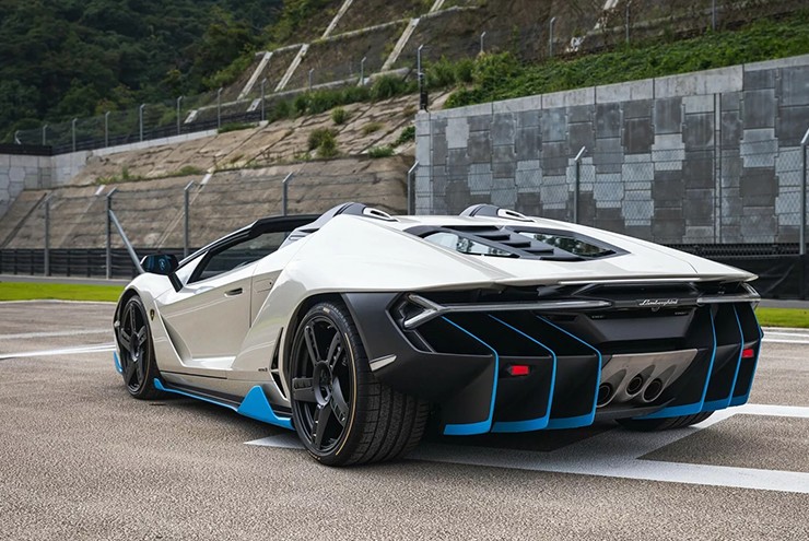 Lamborghini Centenario mui trần hàng hiếm lên sàn đấu giá - 3