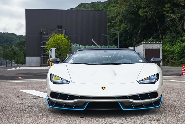 Lamborghini Centenario mui trần hàng hiếm lên sàn đấu giá - 6