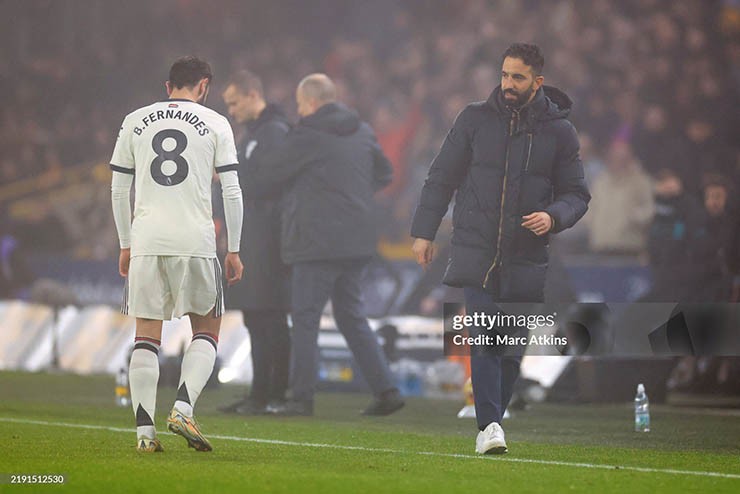 Fernandes trở thành tội đồ của MU trước Wolves