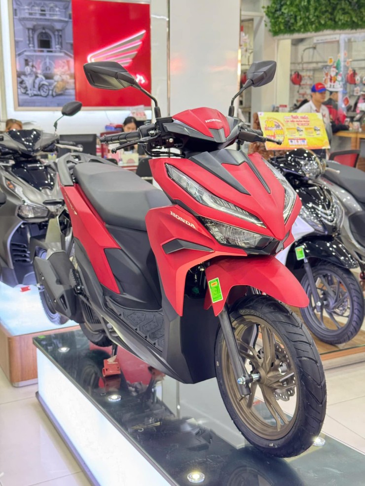 Giá xe ga Honda Vario 125 cuối tháng 12/2024, khuyến mãi tiền triệu - 1