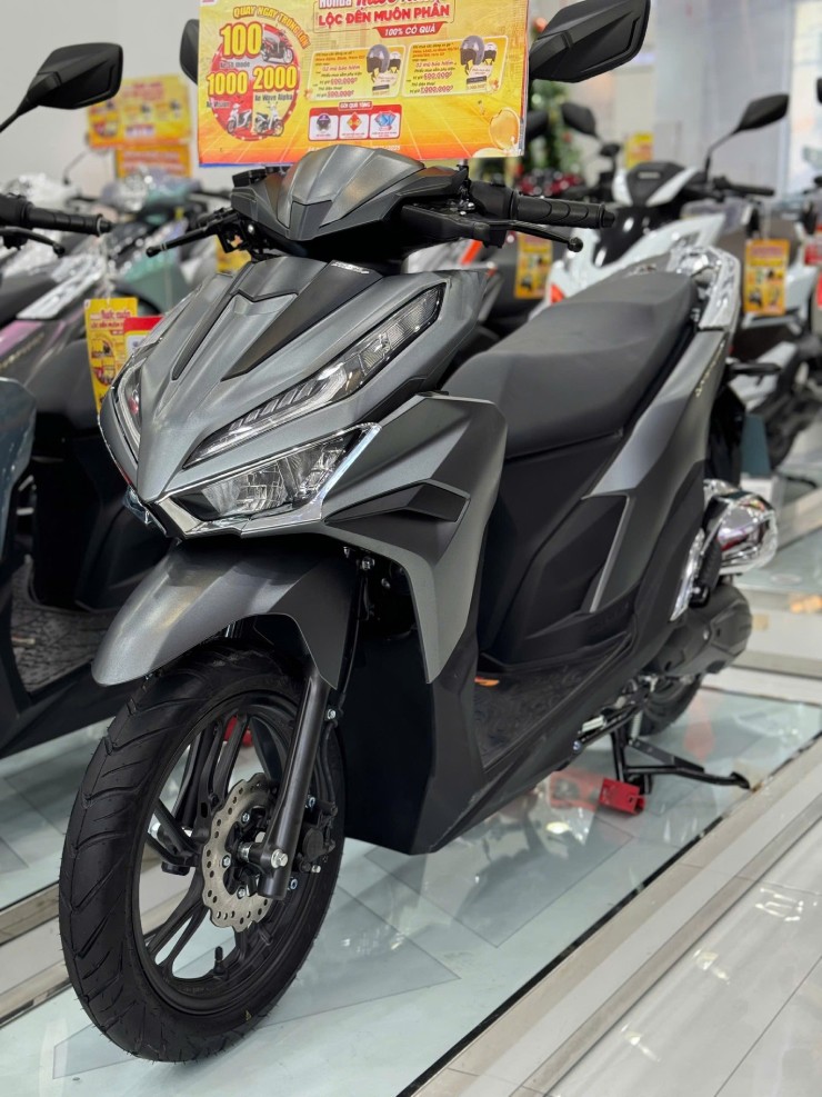 Giá xe ga Honda Vario 125 cuối tháng 12/2024, khuyến mãi tiền triệu - 4