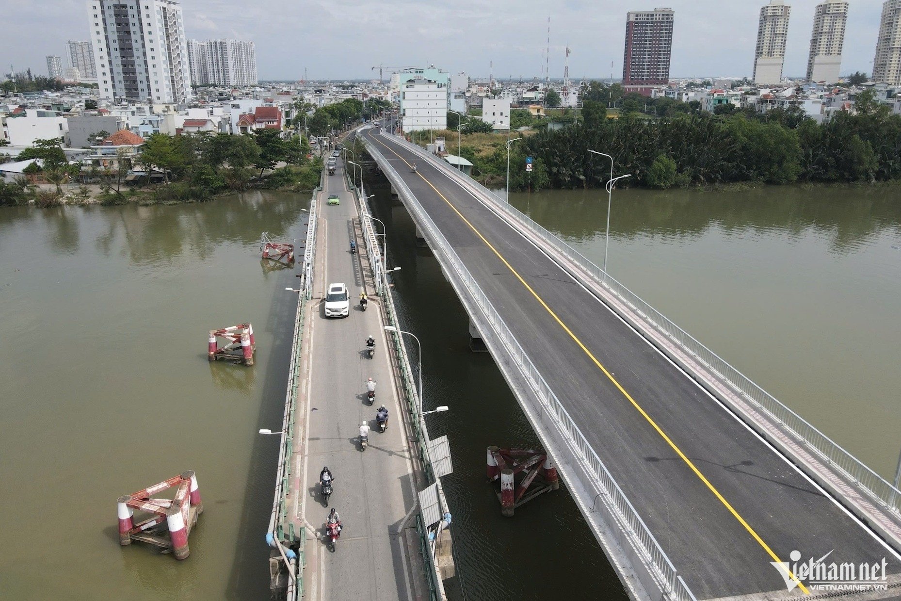 Cây cầu Phước Long dài 380m, rộng 10,5m, đường dẫn hai bên dài 120m, rộng 30m. Ảnh: TK