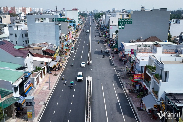 Đường Tân Kỳ Tân Quý đã hoàn thành mở rộng từ 8m lên 30m. Ảnh: Đoàn Phương.