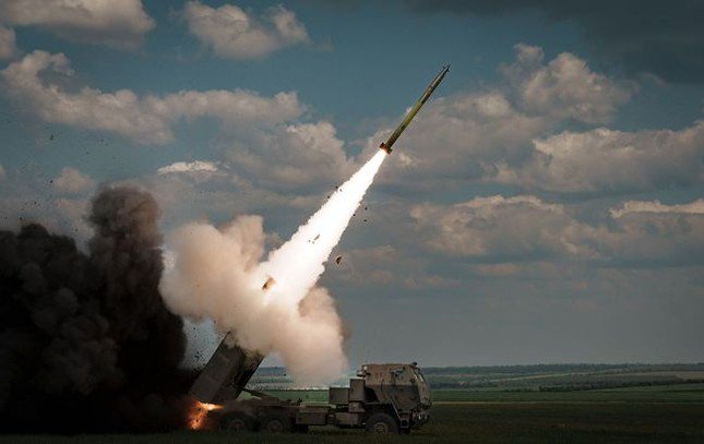 Ukraine tập kích sở chỉ huy Nga bằng tên lửa HIMARS - 1