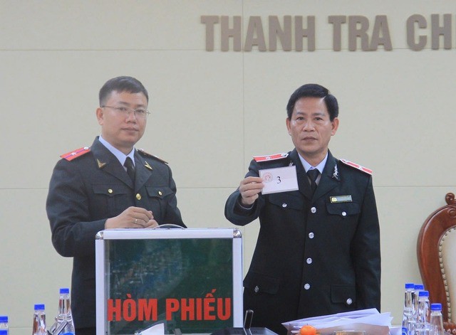 Thanh tra Chính phủ thực hiện bốc thăm lựa chọn ngẫu nhiên các cá nhân được xác minh tài sản, thu nhập năm 2024. Ảnh: TTCP