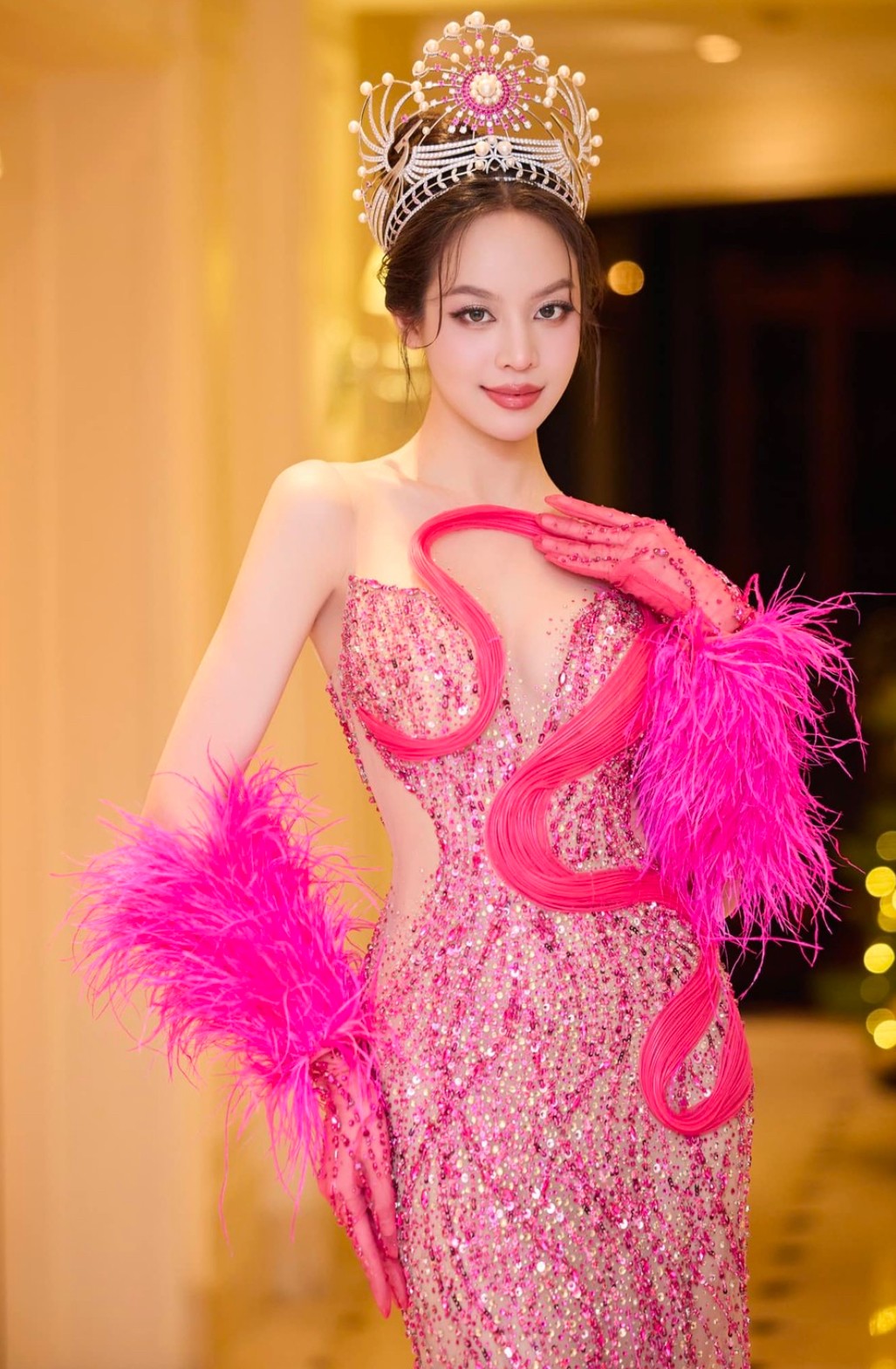 Hoa hậu Thanh Thủy nằm trong cuộc bình chọn Queen of the Year - Hoa hậu của năm do chuyên trang sắc đẹp Sash Factor bình chọn.