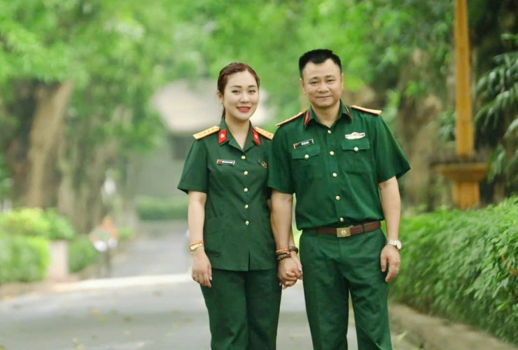 Tự Long và vợ.