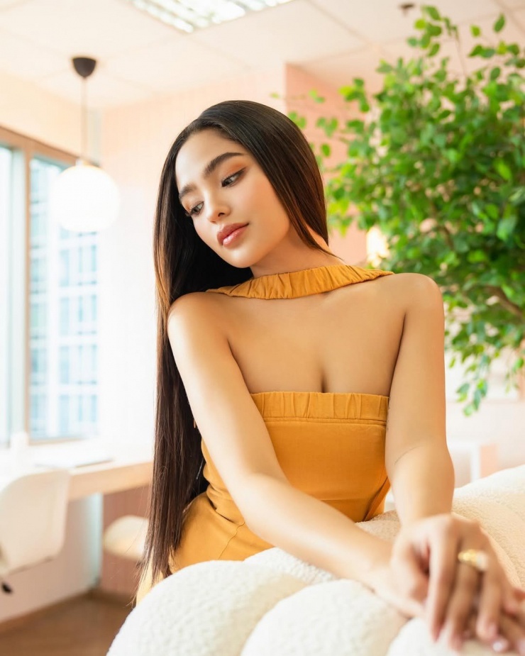 Bước chân vào showbiz khi lên 10 tuổi, Andrea Brillantes đóng vai phụ trong một số phim truyền hình, xuất hiện ở các show như Goin' Bulilit, E-Boy. Cô được biết nhiều hơn khi đóng vai Marga Mondragon-Bartolome trong bộ phim tình cảm có tỷ suất người xem cao Kadenang Ginto .