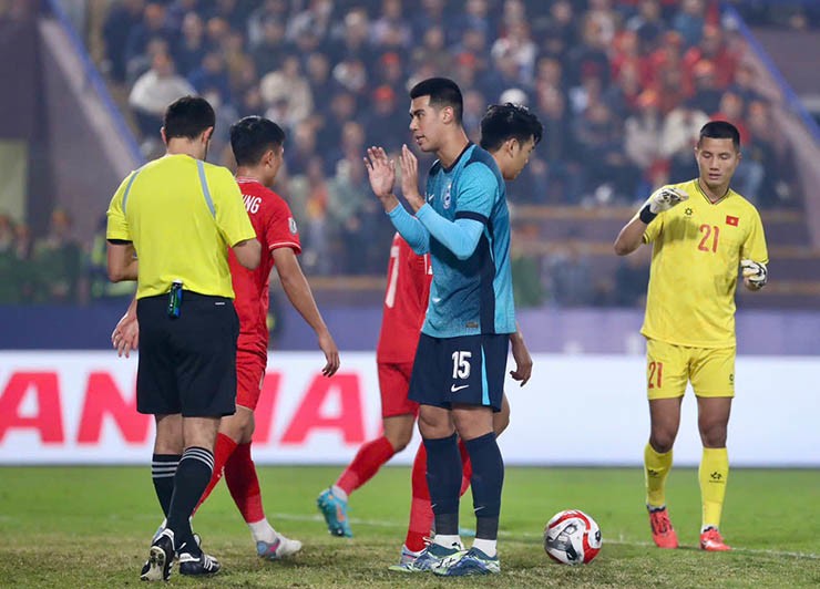 ĐT Việt Nam đấu Singapore: Ngỡ ngàng 3 tình huống VAR, penalty xác đáng - 6