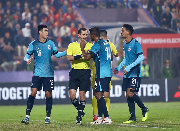 ĐT Việt Nam đấu Singapore: Ngỡ ngàng 3 tình huống VAR, penalty xác đáng - 7