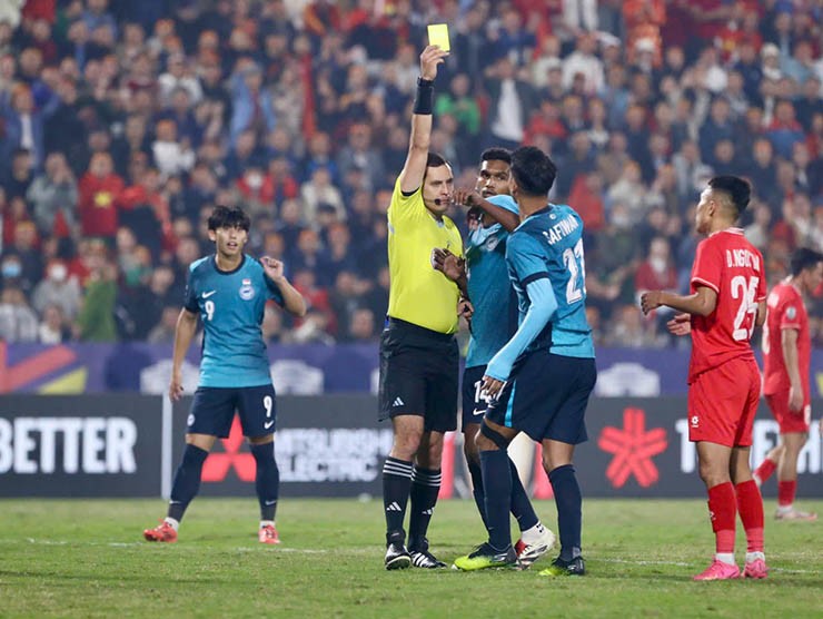 ĐT Việt Nam đấu Singapore: Ngỡ ngàng 3 tình huống VAR, penalty xác đáng - 8