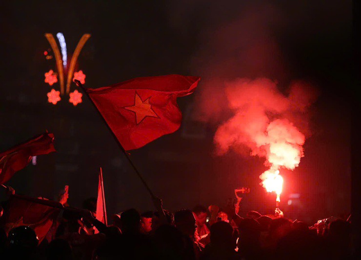 Trực tiếp bóng đá ĐT Việt Nam - Singapore: Tiến Linh gia tăng cách biệt (AFF Cup) (Hết giờ) - 14