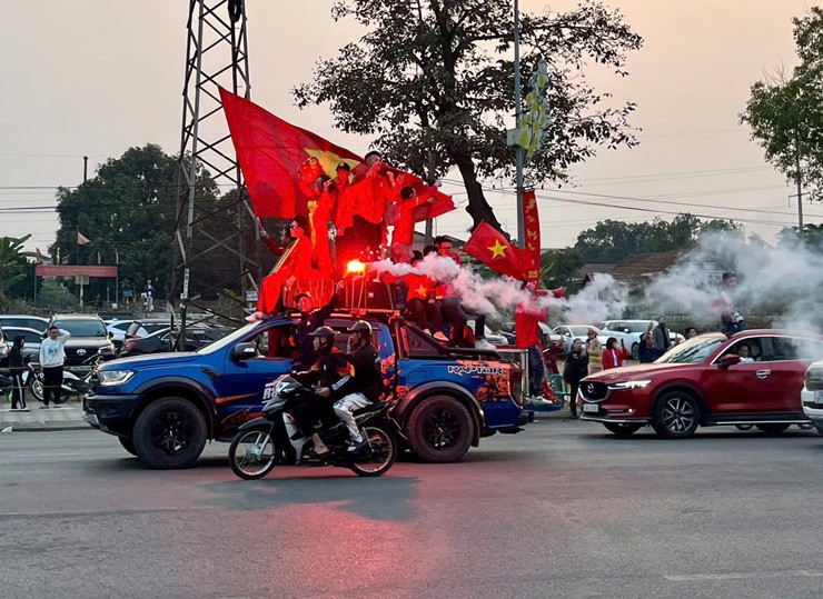 Trực tiếp bóng đá ĐT Việt Nam - Singapore: Tiến Linh gia tăng cách biệt (AFF Cup) (Hết giờ) - 12