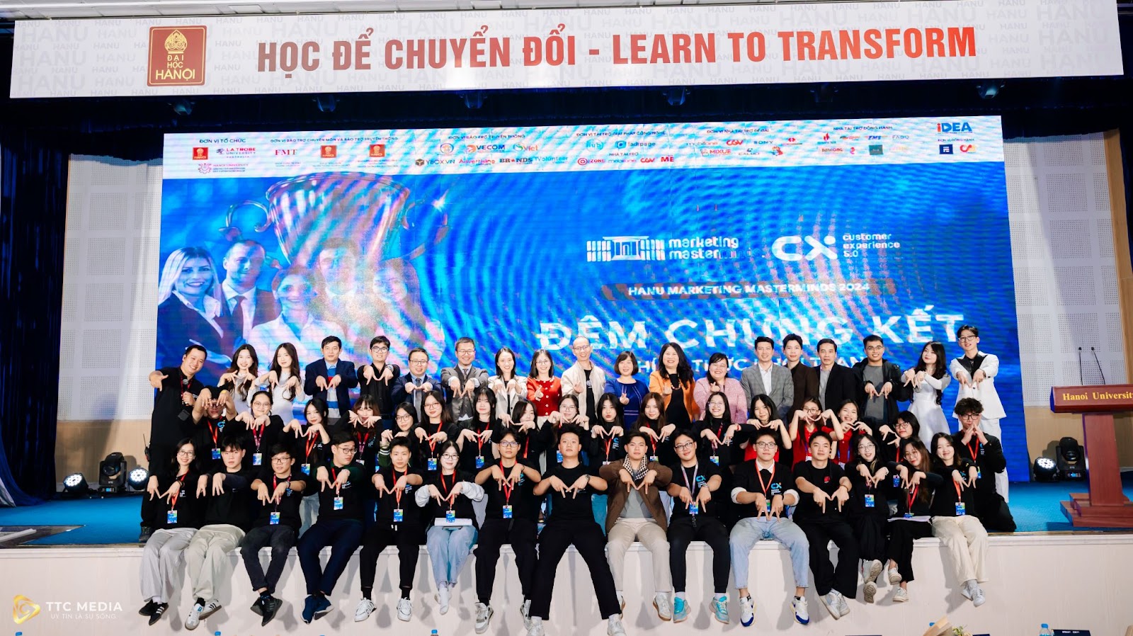 Ban Tổ chức cuộc thi HANU Marketing Masterminds 2024.