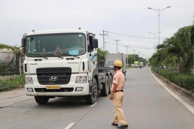 Từ ngày 1-1-2025, vượt đèn đỏ có thể bị phạt đến 20 triệu.