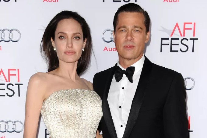 Angelina Jolie và Brad Pitt hoàn tất vụ ly hôn kéo dài 8 năm