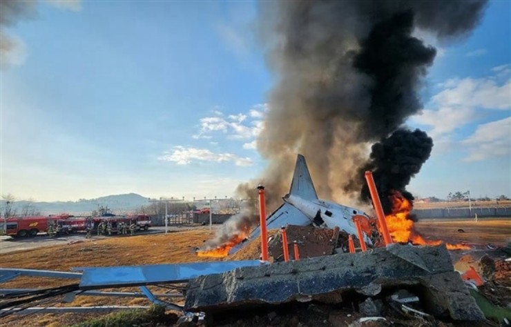 Phần đuôi còn sót lại trên&nbsp;máy bay của hãng hành không&nbsp;Jeju Airlines bị nạn hôm 29/12.