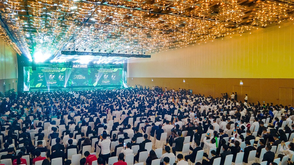 Kick off dự án A&T Saigon Riverside – Khởi động hành trình chinh phục thị trường 1 Sự kiện kick-off “A new story of riverside resort living” của A&T Saigon Riverside đã thu hút gần 3000 chuyên viên tư vấn đến tham dự, cho thấy sự quan tâm đặc biệt từ thị trường