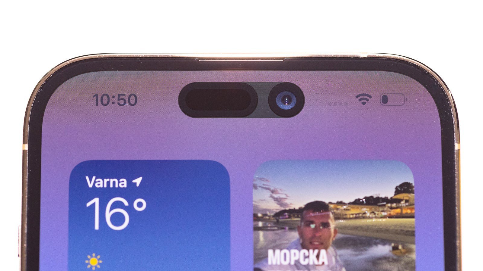 Dynamic Island được giới thiệu cùng với iPhone 14 Pro và 14 Pro Max