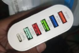 Những màu sắc trên cổng USB muốn ám chỉ điều gì?