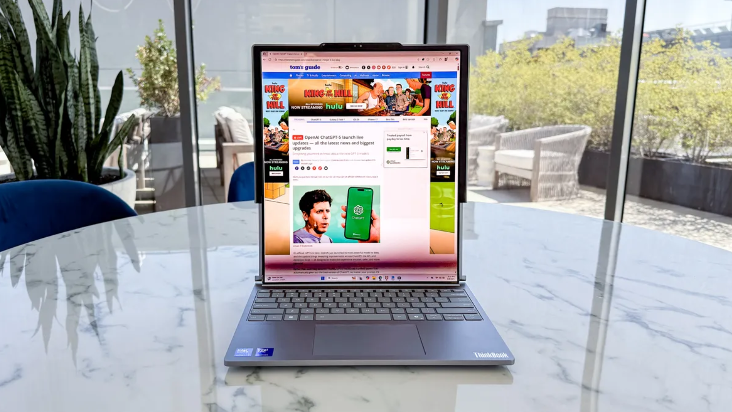 Laptop chơi game với màn hình cuộn dọc -&nbsp;ThinkBook Plus Gen 6 Rollable.