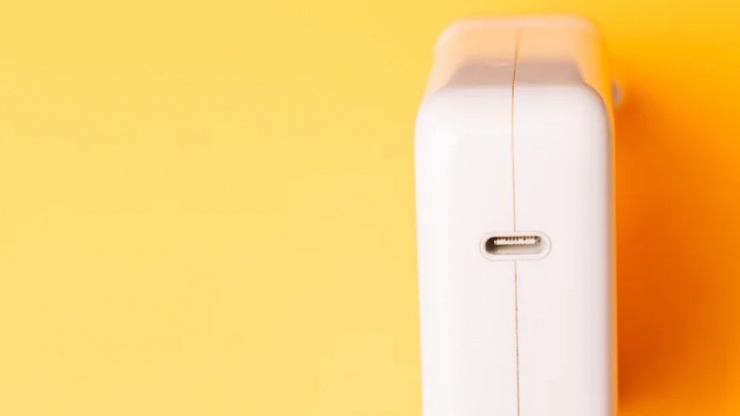 Hãy ưu tiên sử dụng bộ sạc USB-C hỗ trợ chuẩn USB-PD