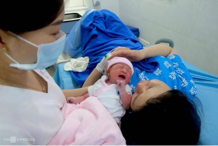 E ngại bất công sau đề xuất 'hỗ trợ gia đình có hai con gái'