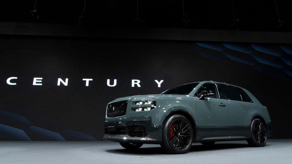 Chủ tịch Toyota Akio Toyoda sử dụng một chiếc Century SUV tại Detroit (Mỹ).