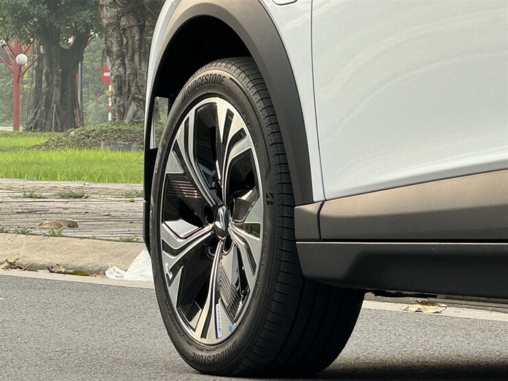 Giá xe VinFast VF 6 mới nhất tháng 10/2026, từ 646 triệu đồng - 7