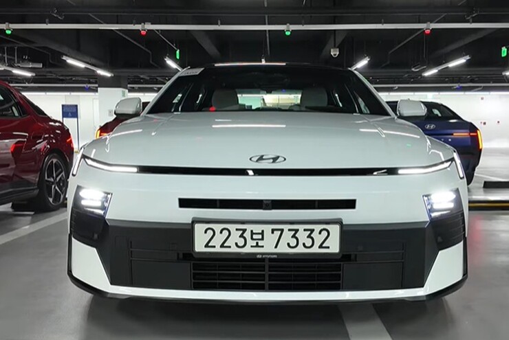 Elantra mới&nbsp;có hai lựa chọn hệ truyền động thuần xăng và động cơ lai hybrid.