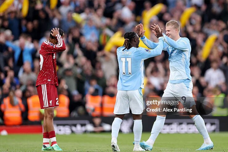Man City ngạo nghễ trước giông bão