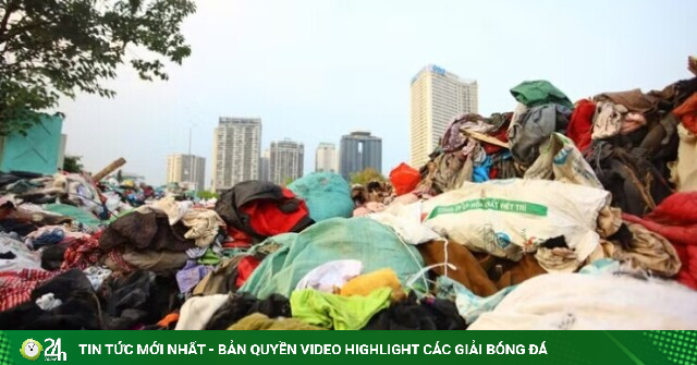 Gần 300 tấn quần áo cũ chất thành đống rác ở Hà Nội